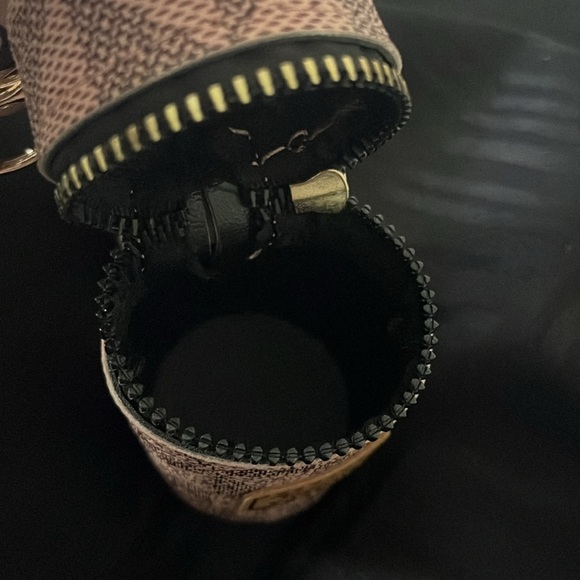 Lip Ointment Key Holder - Picture 6 of 6